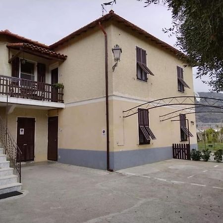 Casa Noemi, A Pochi Passi Dalle Spiagge E Dal Centro Di Arma Di Taggia. Ngoại thất bức ảnh