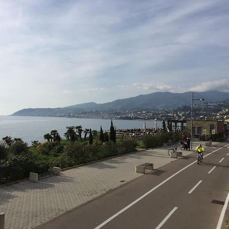 Casa Noemi, A Pochi Passi Dalle Spiagge E Dal Centro Di Arma Di Taggia. Ngoại thất bức ảnh
