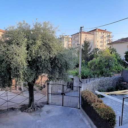 Casa Noemi, A Pochi Passi Dalle Spiagge E Dal Centro Di Arma Di Taggia. Ngoại thất bức ảnh