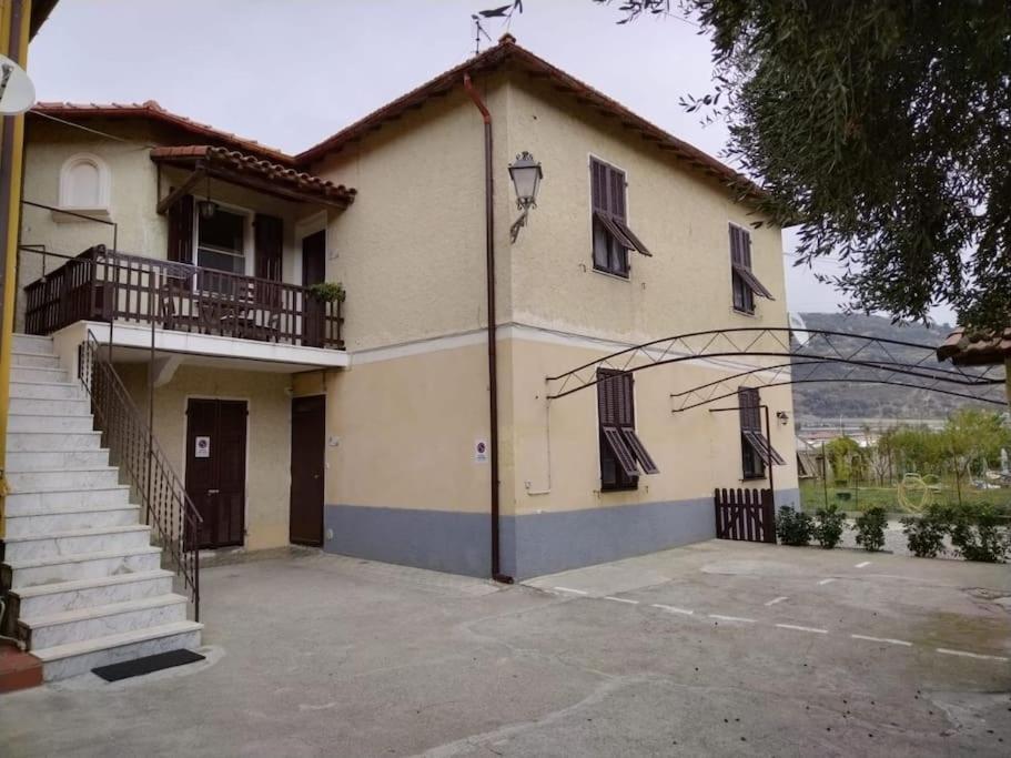 Casa Noemi, A Pochi Passi Dalle Spiagge E Dal Centro Di Arma Di Taggia. Ngoại thất bức ảnh