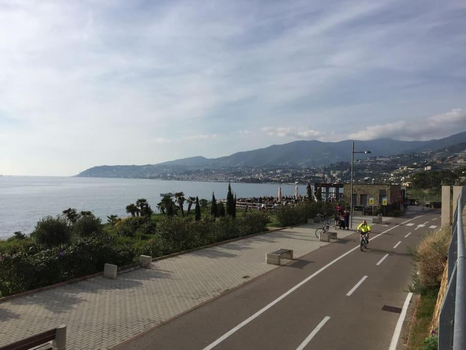 Casa Noemi, A Pochi Passi Dalle Spiagge E Dal Centro Di Arma Di Taggia. Ngoại thất bức ảnh